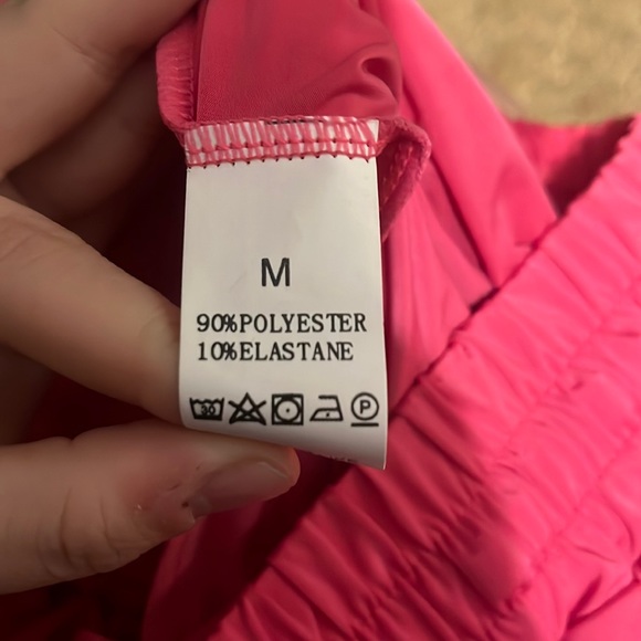 amazon , M - Picture 1 of 3